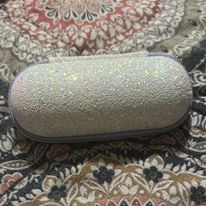 Clinique Glittery White/ Lilac Case